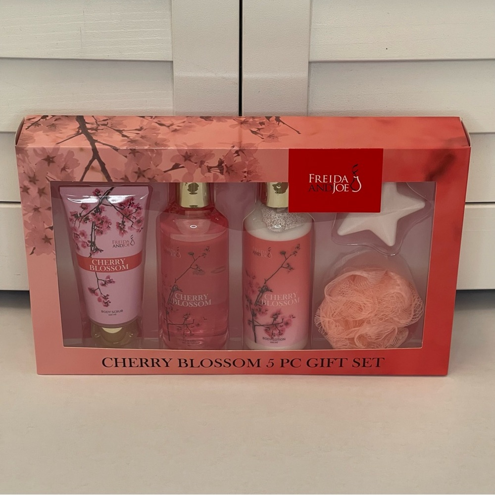 Freida & Joe Cherry Blossom 5 PC Bath Gift Set New Sealed